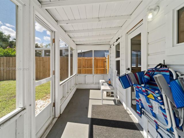 Дом в аренду по адресу 1464 NE 24th St - фото 6807213