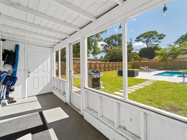 Дом в аренду по адресу 1464 NE 24th St - фото 6807214