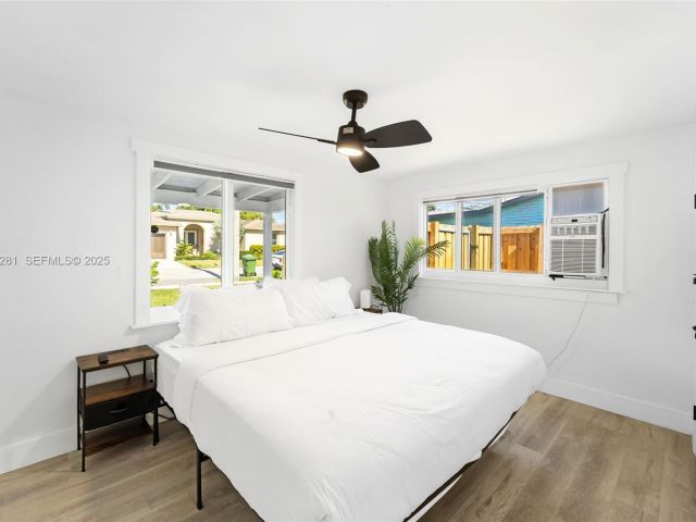 Дом в аренду по адресу 1464 NE 24th St - фото 6807218