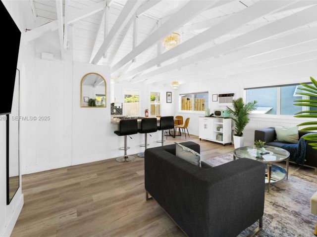 Дом в аренду по адресу 1464 NE 24th St - фото 6807222