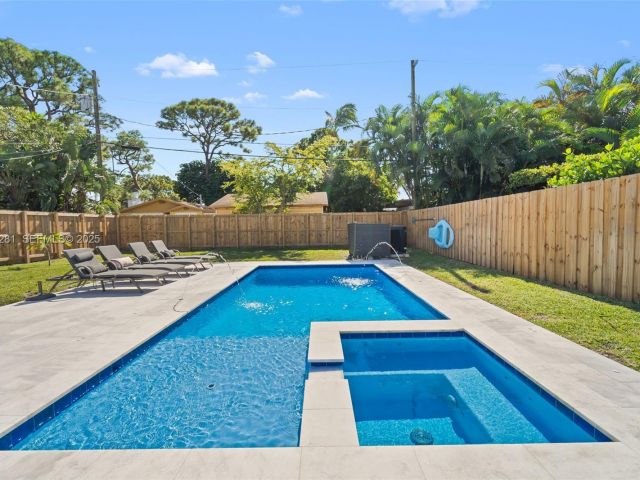 Дом в аренду по адресу 1464 NE 24th St - фото 6807227