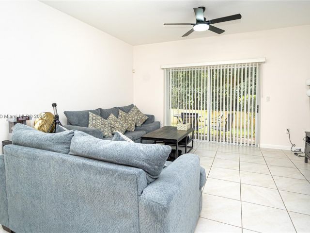 Дом в аренду по адресу 2820 NW 180th St - фото 7479580