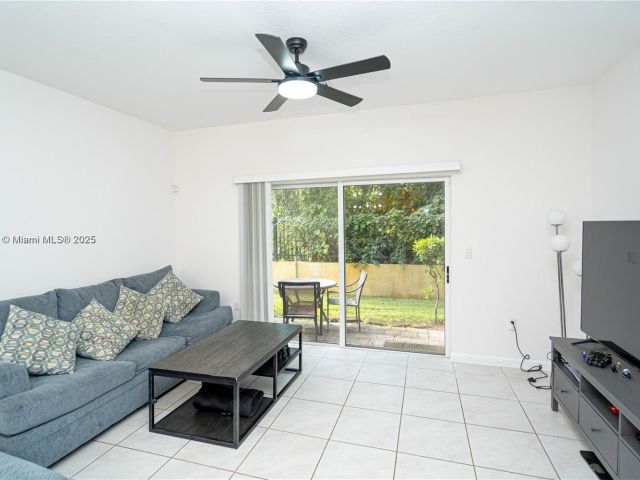 Дом в аренду по адресу 2820 NW 180th St - фото 7479581