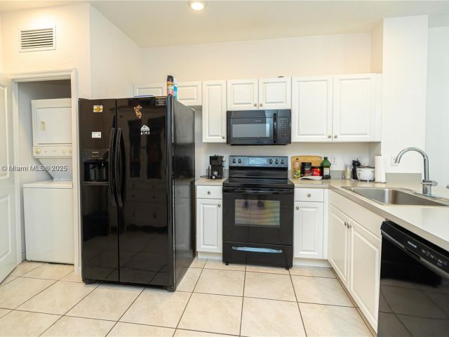 Дом в аренду по адресу 2820 NW 180th St - фото 7479583