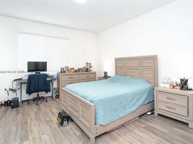 Дом в аренду по адресу 2820 NW 180th St - фото 7479585