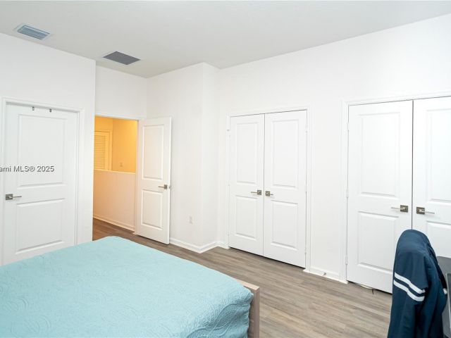 Дом в аренду по адресу 2820 NW 180th St - фото 7479586