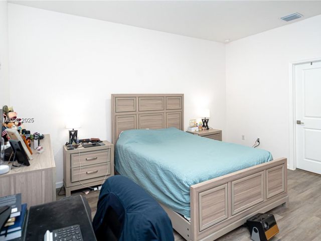 Дом в аренду по адресу 2820 NW 180th St - фото 7479587