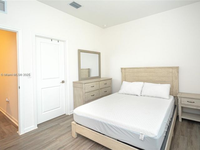 Дом в аренду по адресу 2820 NW 180th St - фото 7479588