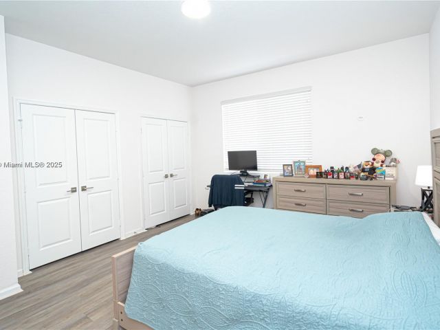 Дом в аренду по адресу 2820 NW 180th St - фото 7479589