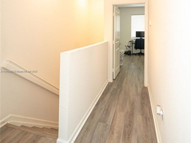 Дом в аренду по адресу 2820 NW 180th St - фото 7479591