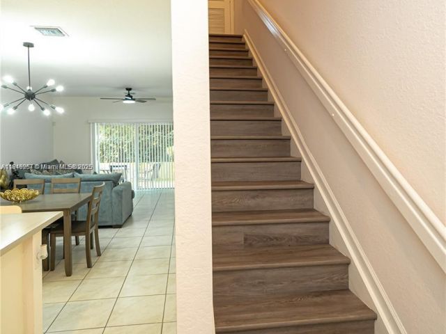 Дом в аренду по адресу 2820 NW 180th St - фото 7479592