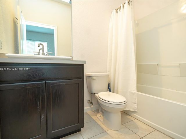 Дом в аренду по адресу 2820 NW 180th St - фото 7479593