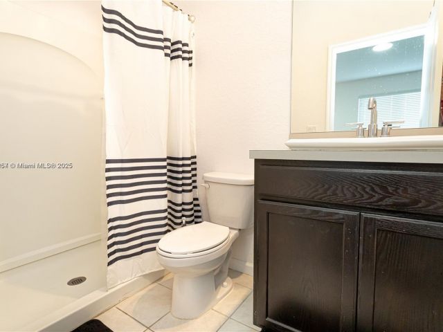 Дом в аренду по адресу 2820 NW 180th St - фото 7479594