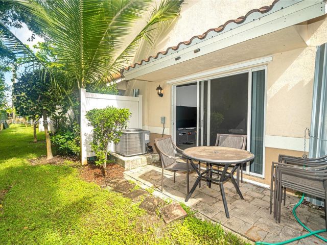 Дом в аренду по адресу 2820 NW 180th St - фото 7479595