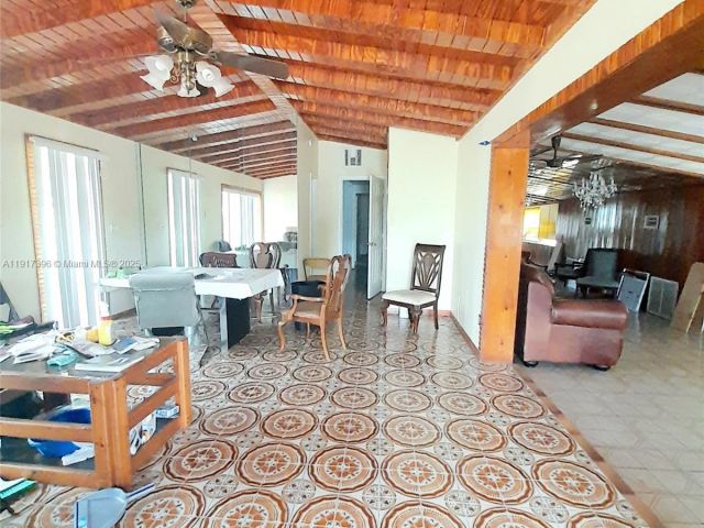 Дом в аренду по адресу 1830 NE 175th St 1 - фото 7508447