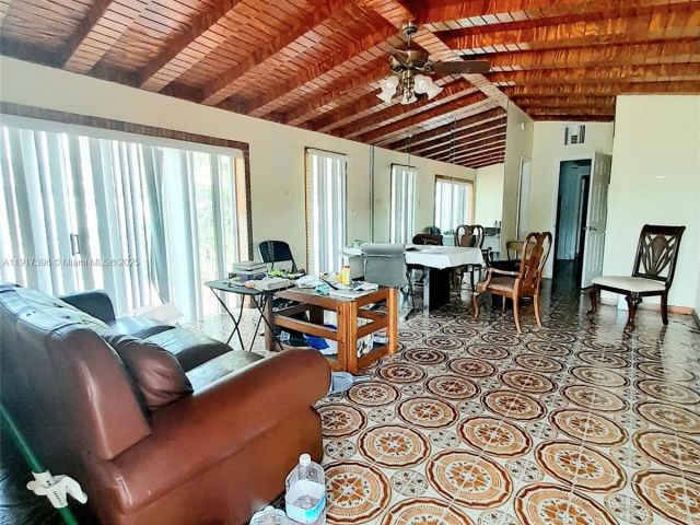 Дом в аренду по адресу 1830 NE 175th St 1 - фото 7508451