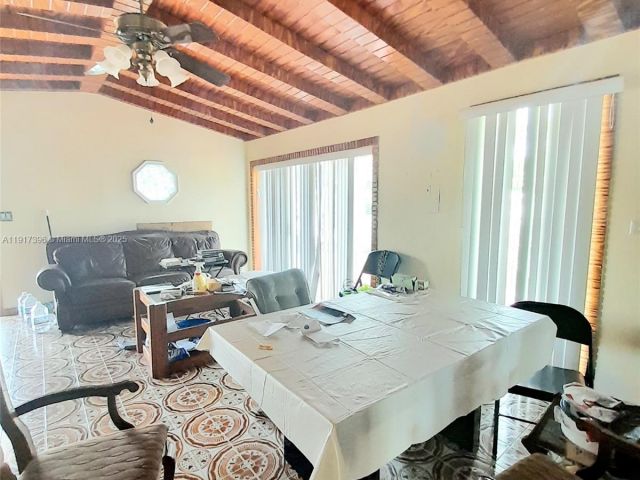 Дом в аренду по адресу 1830 NE 175th St 1 - фото 7508452