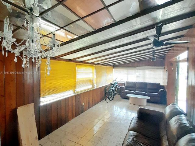 Дом в аренду по адресу 1830 NE 175th St 1 - фото 7508454