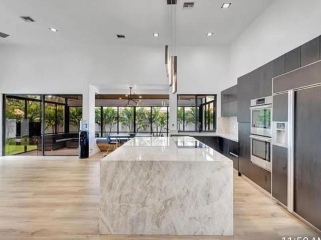 Продажа дома по адресу 2299 NW 55th Street - фото 6814452