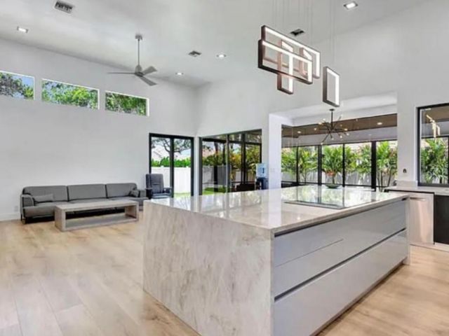 Продажа дома по адресу 2299 NW 55th Street - фото 6814455