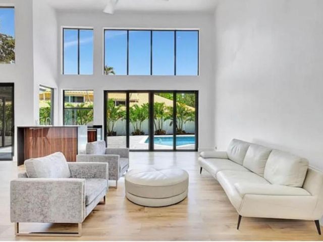 Продажа дома по адресу 2299 NW 55th Street - фото 6814458