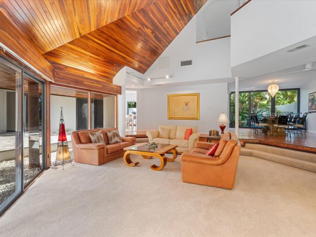 Продажа дома по адресу 815 Tangerine Way - фото 6826606