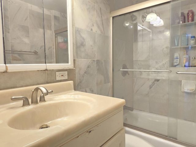 Продажа дома по адресу 819 Colonial Road - фото 6814155