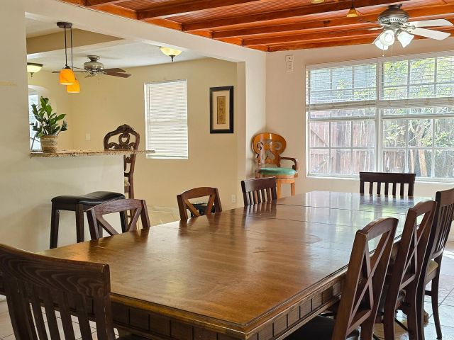 Продажа дома по адресу 819 Colonial Road - фото 6814159