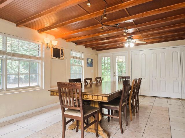 Продажа дома по адресу 819 Colonial Road - фото 6814160