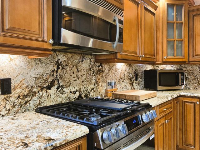 Продажа дома по адресу 819 Colonial Road - фото 6814162