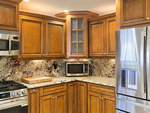 Продажа дома по адресу 819 Colonial Road - фото 6814163