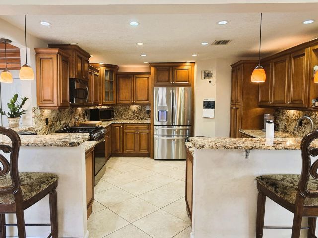 Продажа дома по адресу 819 Colonial Road - фото 6814164