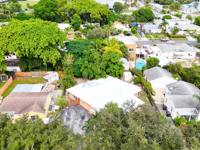 Продажа дома по адресу 819 Colonial Road - фото 6814165