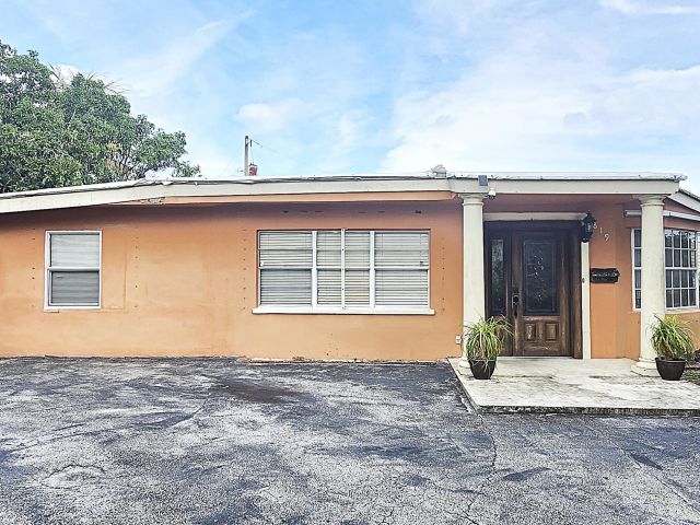 Продажа дома по адресу 819 Colonial Road - фото 6814166