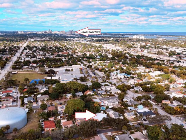 Продажа дома по адресу 819 Colonial Road - фото 6814167