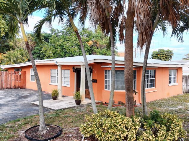 Продажа дома по адресу 819 Colonial Road - фото 6814168