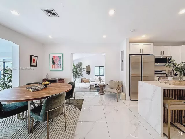 Дом в аренду по адресу 1367 NW 41st St - фото 6810377