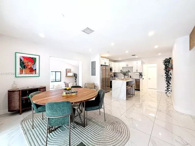 Дом в аренду по адресу 1367 NW 41st St - фото 6810378