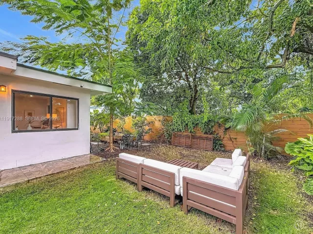 Дом в аренду по адресу 1367 NW 41st St - фото 6810362