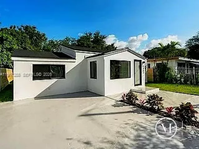 Дом в аренду по адресу 1367 NW 41st St - фото 6810363