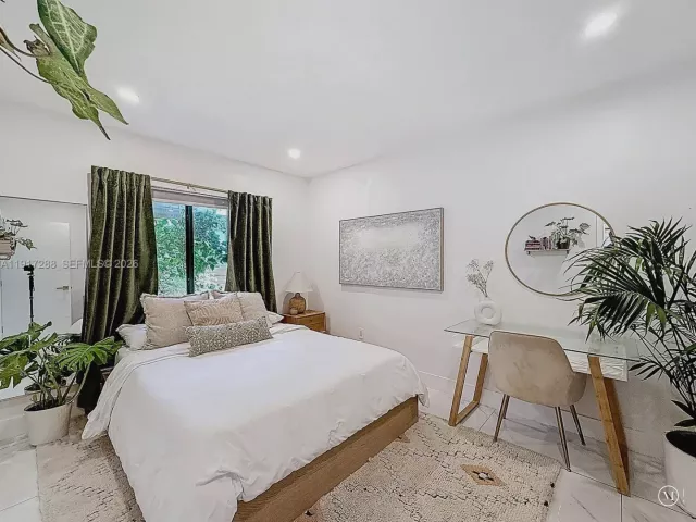 Дом в аренду по адресу 1367 NW 41st St - фото 6810369