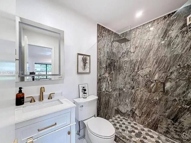 Дом в аренду по адресу 1367 NW 41st St - фото 6810371