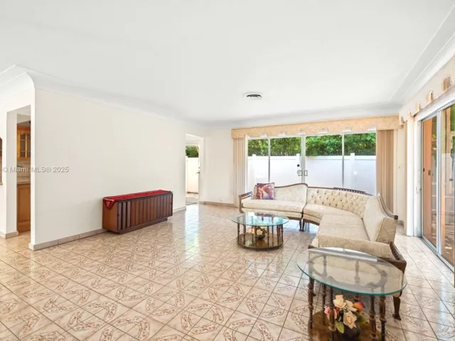 Продажа дома по адресу 700 NE 118th St - фото 6810439