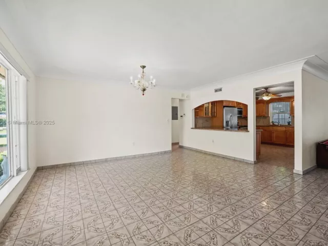 Продажа дома по адресу 700 NE 118th St - фото 6810442