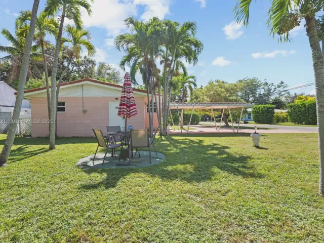 Продажа дома по адресу 700 NE 118th St - фото 6810445