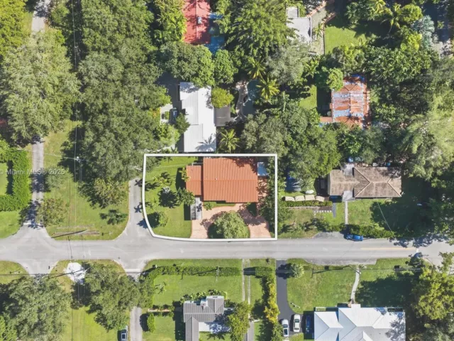 Продажа дома по адресу 700 NE 118th St - фото 6810448