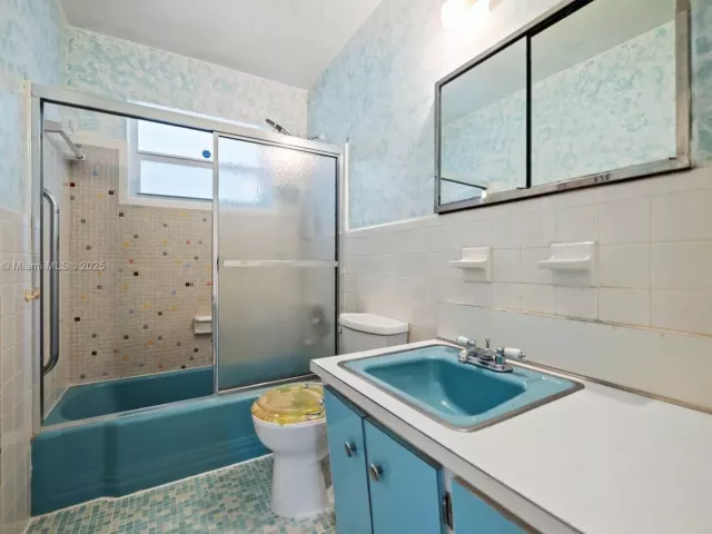 Продажа дома по адресу 700 NE 118th St - фото 6810431