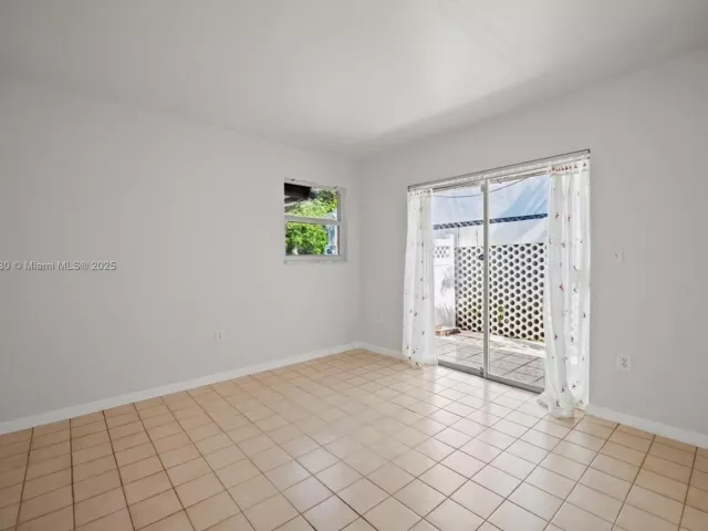 Продажа дома по адресу 700 NE 118th St - фото 6810432