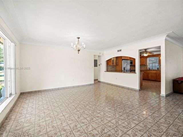 Продажа дома по адресу 700 NE 118th St - фото 6810442