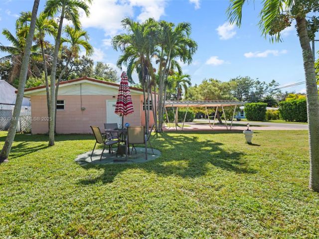 Продажа дома по адресу 700 NE 118th St - фото 6810445